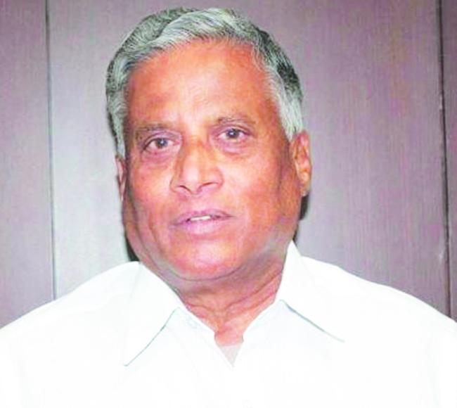 ವಿ.ಸೋಮಣ್ಣ  ಹೊಸಪೇಟೆ ರೈಲ್ವೆ ನಿಲ್ದಾಣದಲ್ಲಿ ಭೇಟಿಮಾಡಿ ಬೇಡಿಕೆಗಳ ಮನವಿ ಪತ್ರ ಸಲ್ಲಿಸಿದರು 